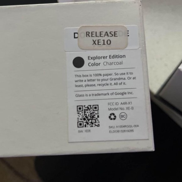 Google‎ Glass Explorer Edition Bundle +Yearbook - Picture 7 of 9